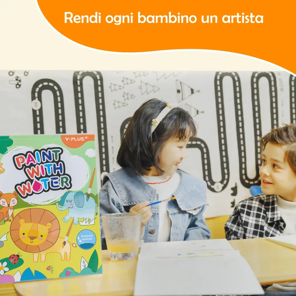 Libro da colorare per bambini con pennelli e acqua